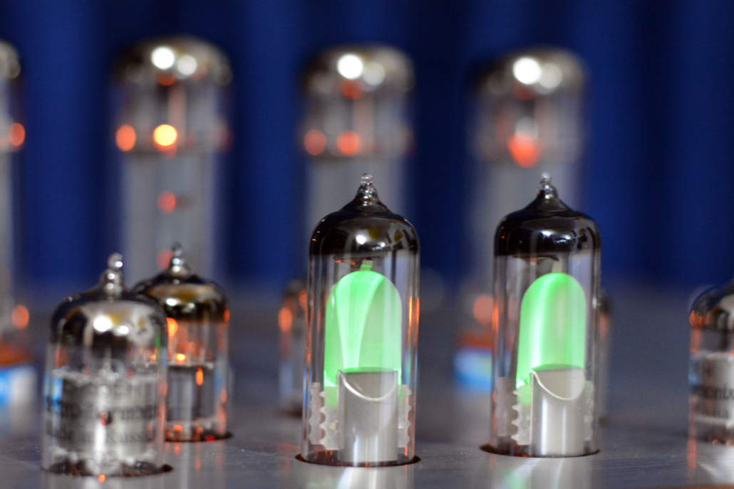 Rear: hand-wired input bay and toroidal transformers